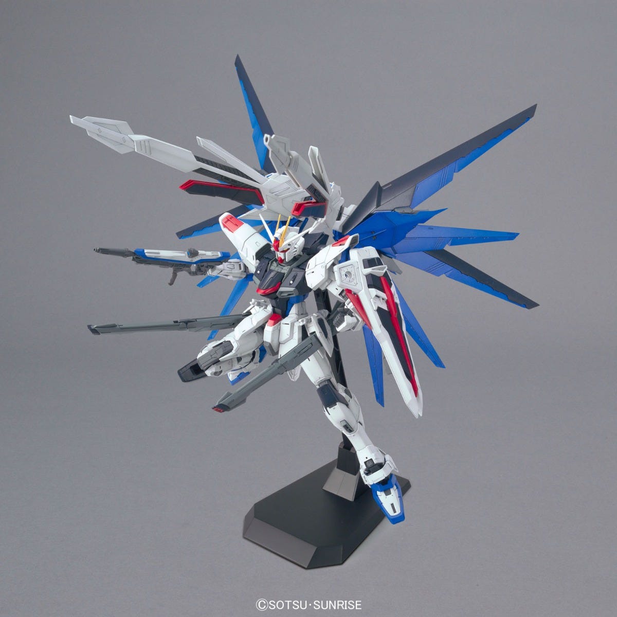 Freedom Gundam (Ver 2.0) "Gundam SEED", Bandai MG | Anubis Games and Hobby